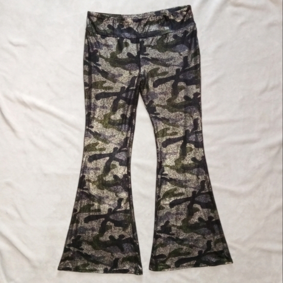 No Boundaries Pants - No Boundaries Glittery Camo Print Bell Bottom Stretch Pants XL(15-17)